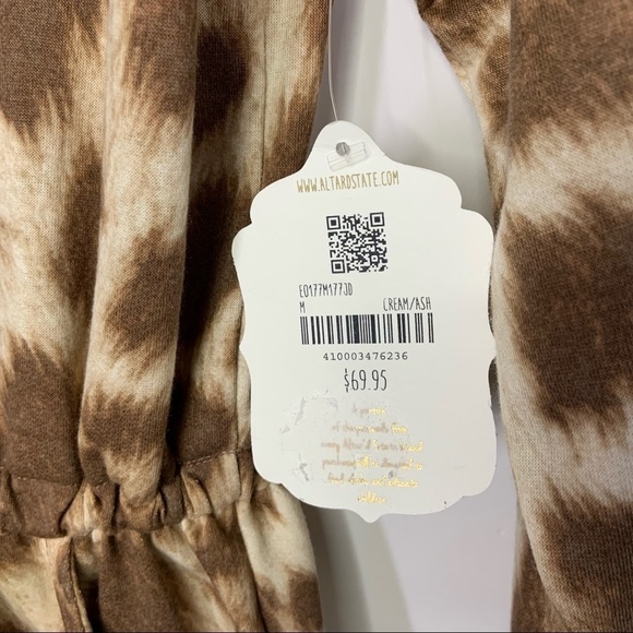 Altar’d State Leopard Long Sleeve romper Medium Cream Brown Animal Pint Pockets - Picture 11 of 11